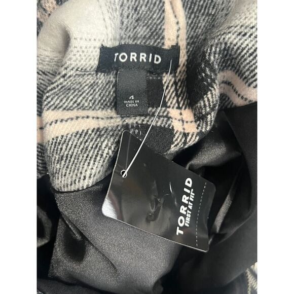 Torrid Jacket 4 US 26 Plaid Flannel Moto Zip Front Black White Check NWT - Picture 5 of 7